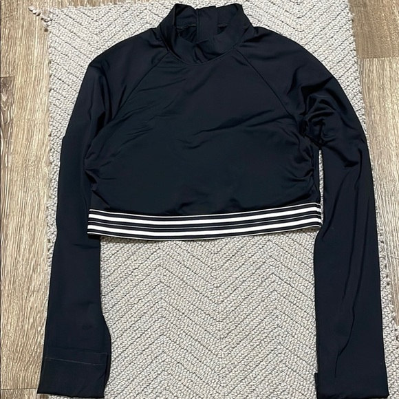 Athleta Tops - ATHLETA Black Long Sleeve Crop Top